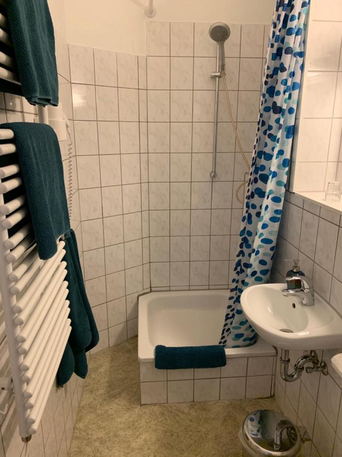 Zum armen Mann Bed and Breakfast Düsseldorf Buitenkant foto