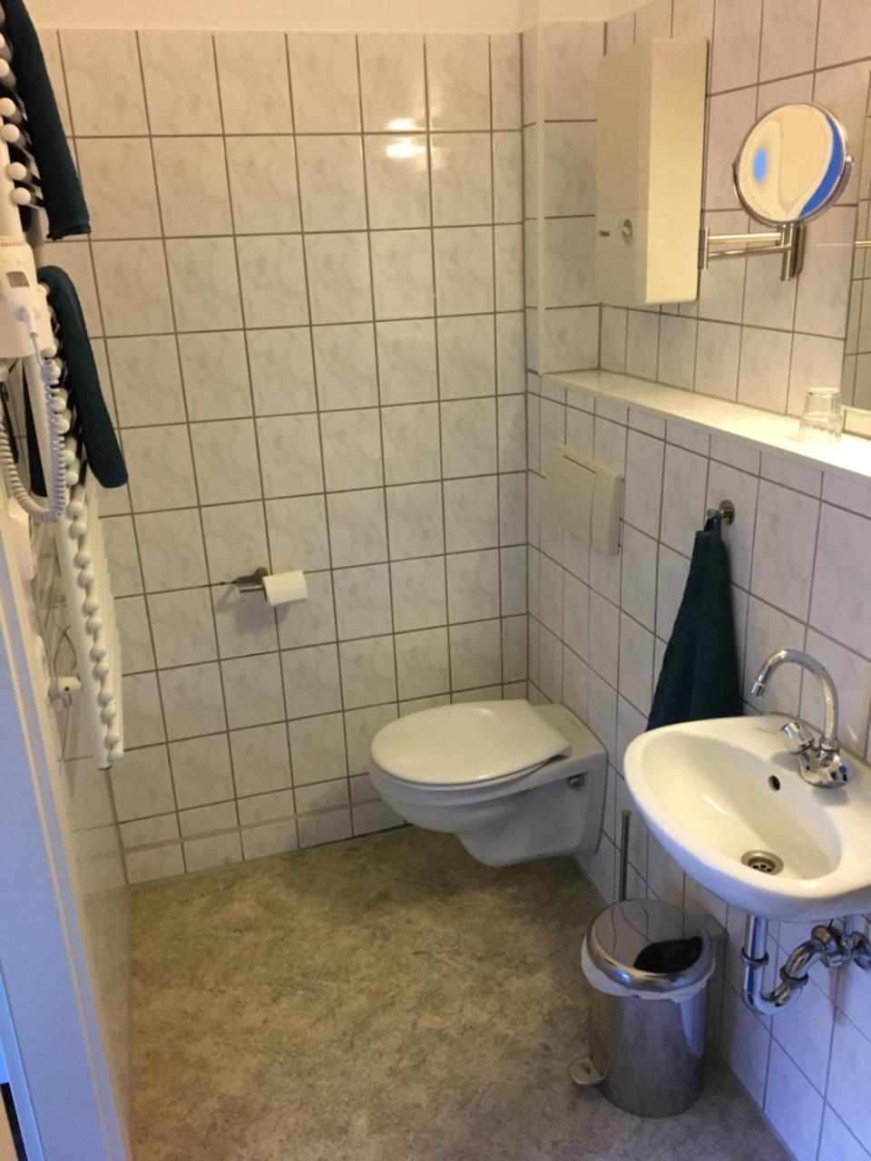 Zum armen Mann Bed and Breakfast Düsseldorf Buitenkant foto