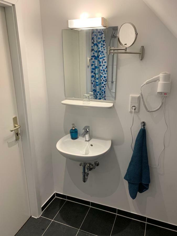 Zum armen Mann Bed and Breakfast Düsseldorf Buitenkant foto
